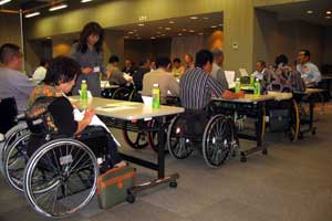 ��\�҉�c�őS�̂̓��������Ǝ��O�ł����킹