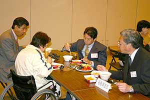 ���H�̗l�q-2