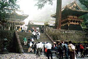 �z����O�̊K�i�������{�����e�B�A�͊���